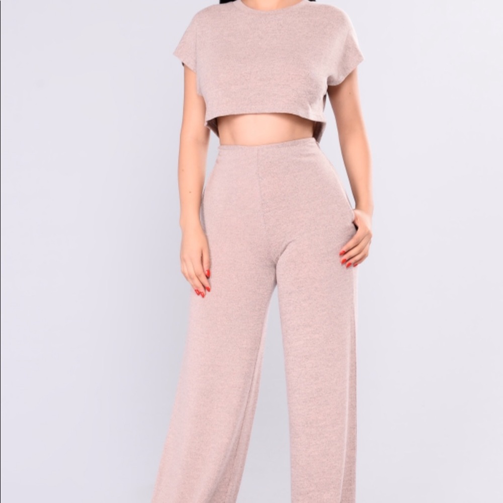 Fashion Nova - Top & Pant Set